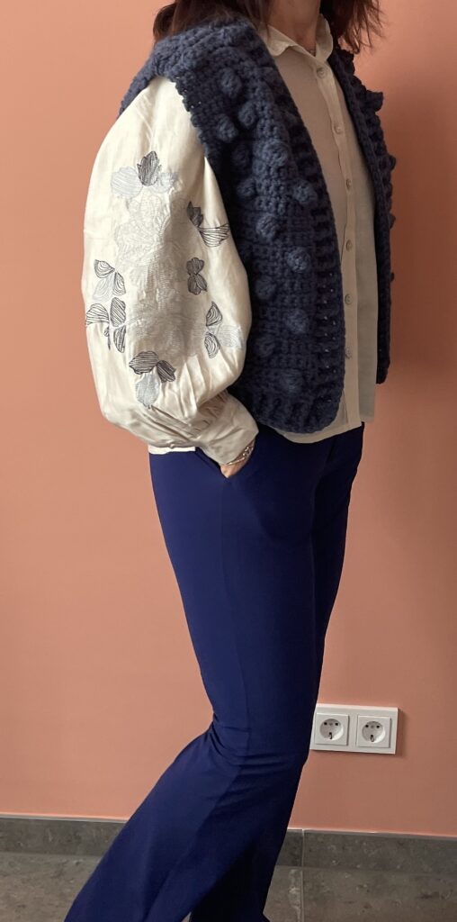 bolletjes-gilet gehaakt blauw mandia