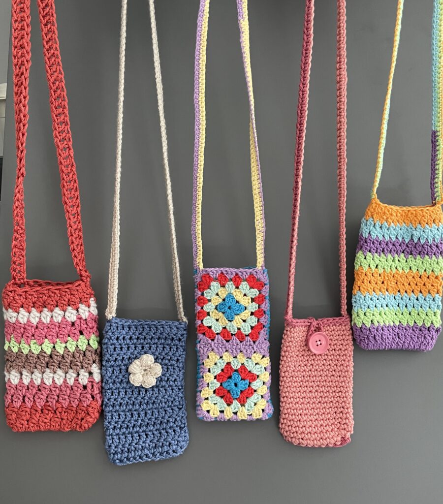 foto van 5 telefoontasjes