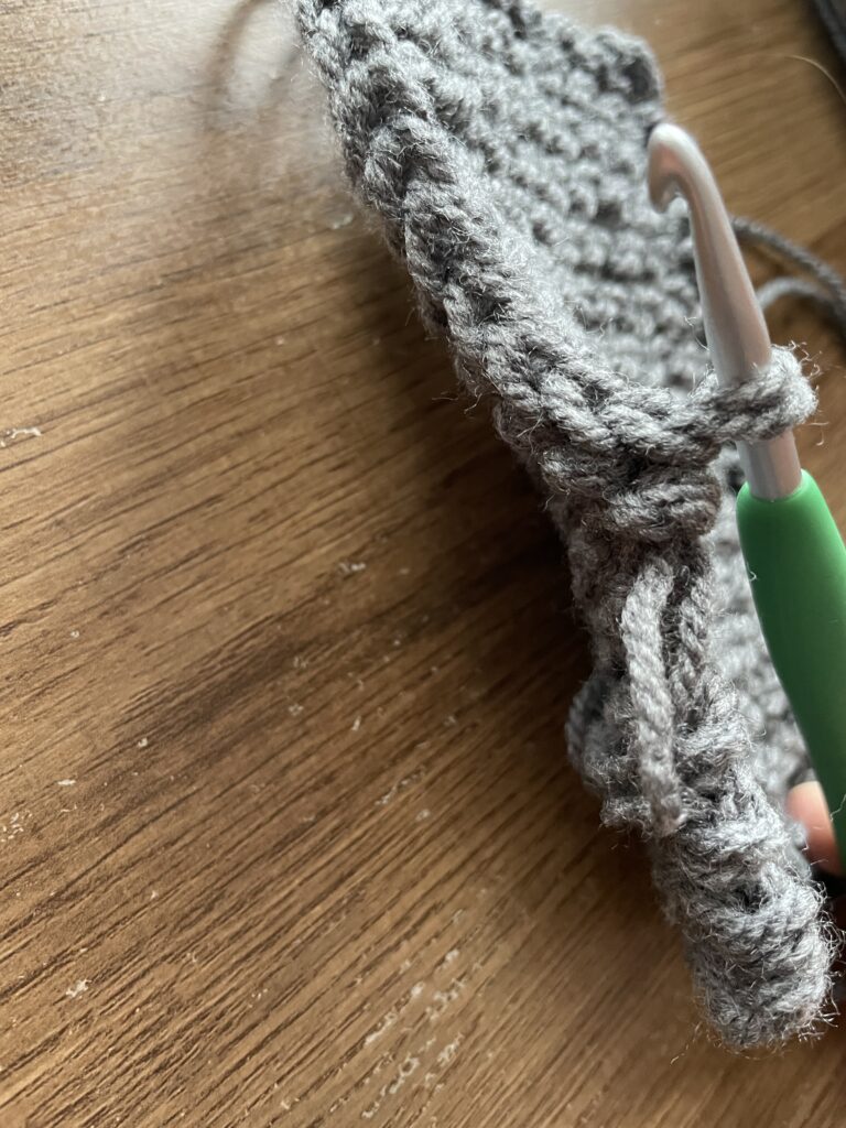 wel of geen randje haken rondom het gebreide gilet