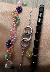 armbandje haken met andere armbandjes